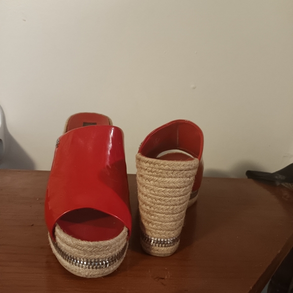 Beautiful Red wedge heels - Picture 3 of 4